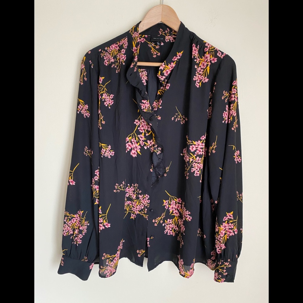 NWOT who what wear black floral button down blouse